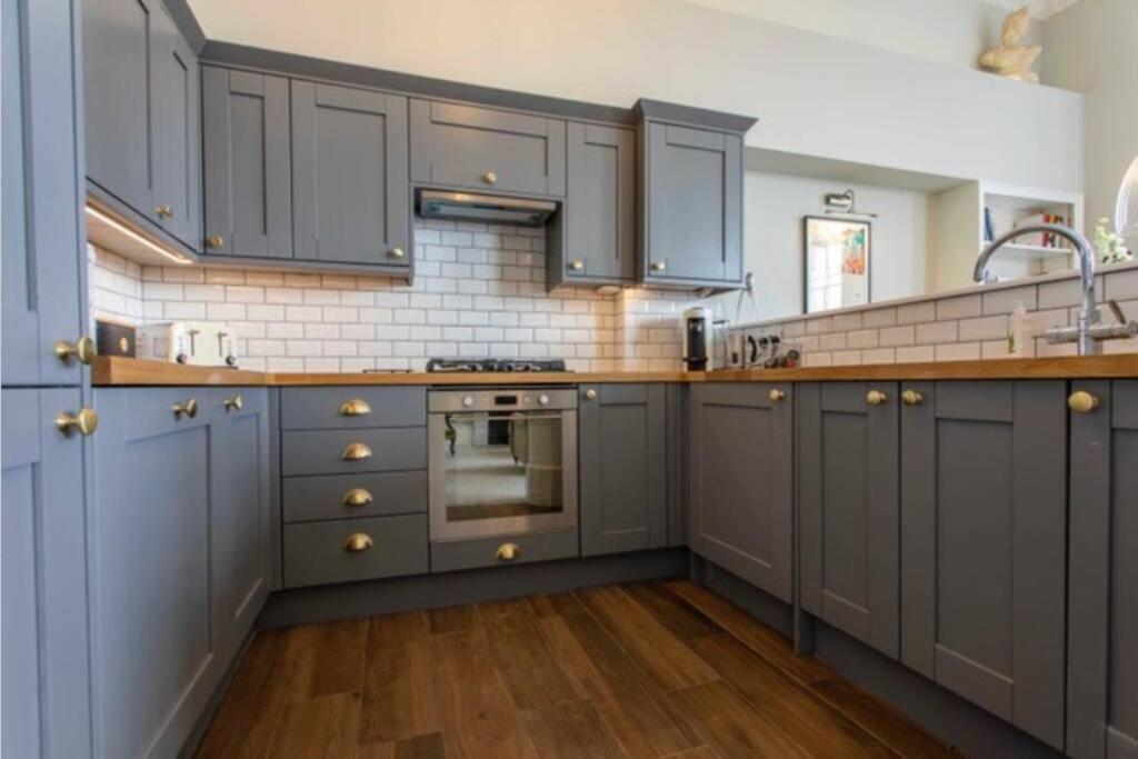 Stylish Georgian Retreat Apartment Бат Екстериор снимка