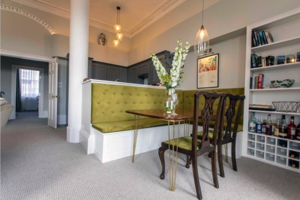 Stylish Georgian Retreat Apartment Бат Екстериор снимка